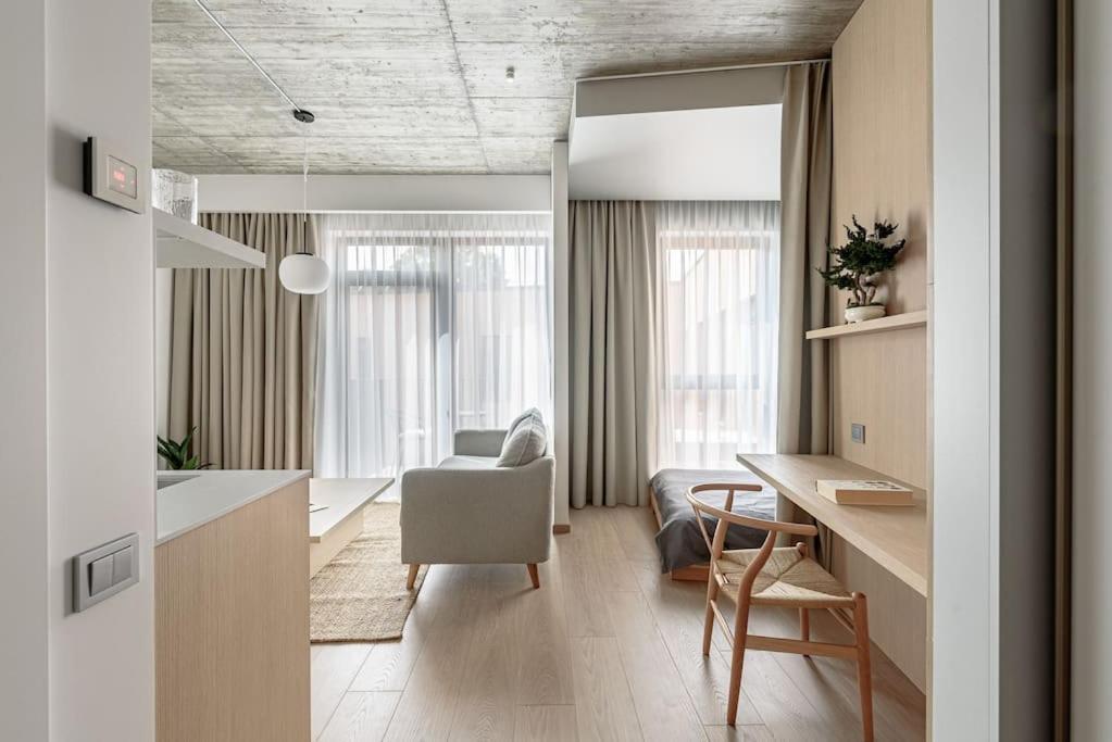 Cozy Japanese Oasis With Balcony, Gramophone, Netflix Apartment Вилнюс Екстериор снимка