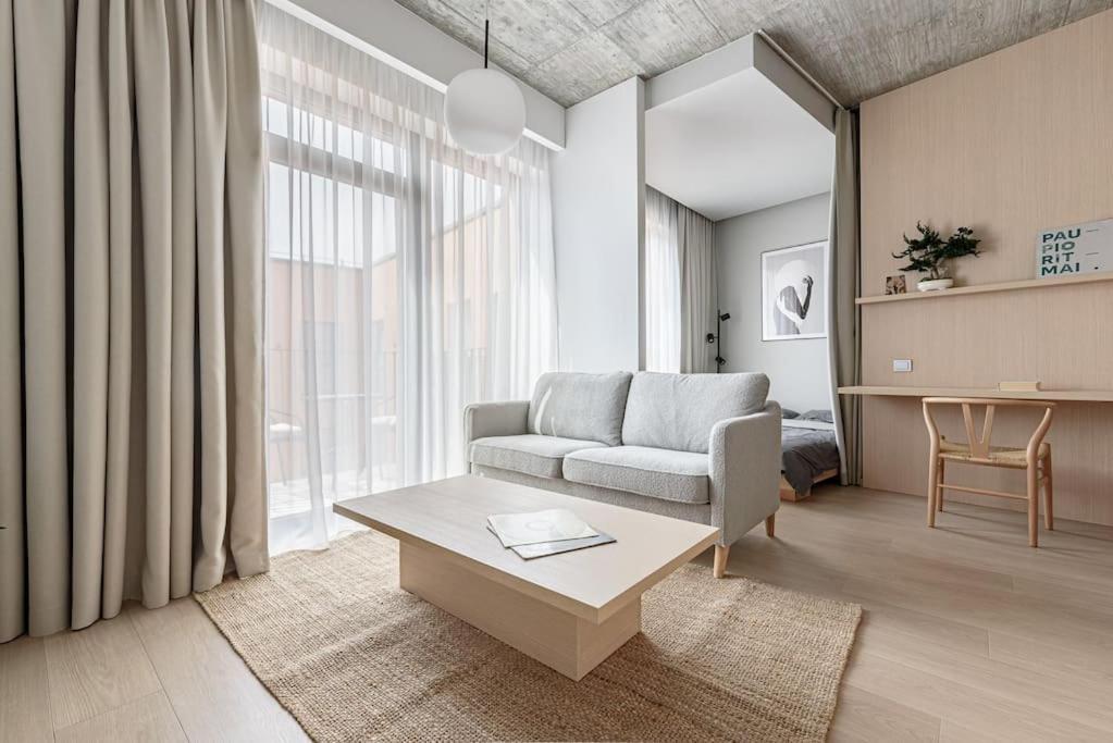 Cozy Japanese Oasis With Balcony, Gramophone, Netflix Apartment Вилнюс Екстериор снимка