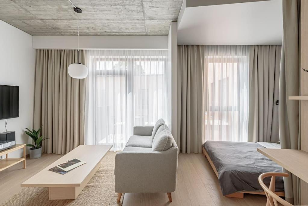 Cozy Japanese Oasis With Balcony, Gramophone, Netflix Apartment Вилнюс Екстериор снимка