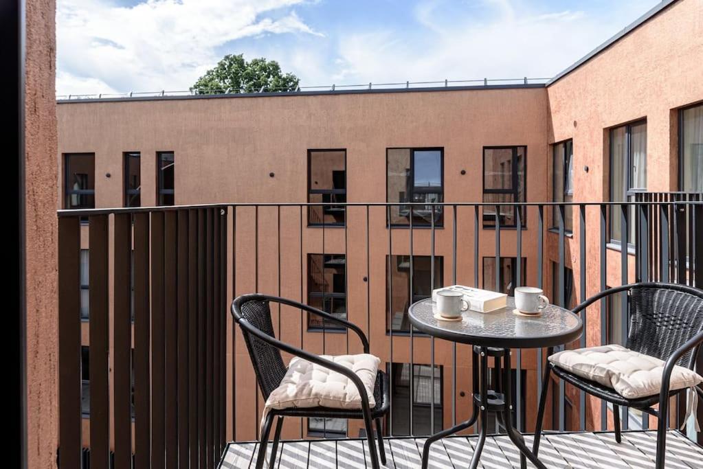 Cozy Japanese Oasis With Balcony, Gramophone, Netflix Apartment Вилнюс Екстериор снимка