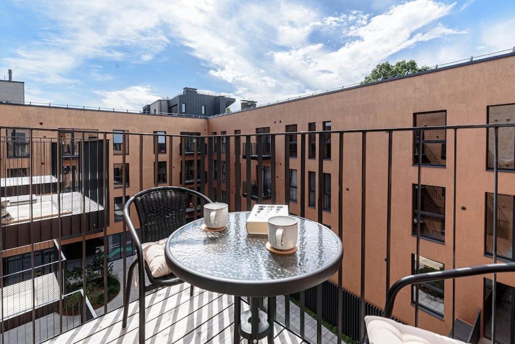 Cozy Japanese Oasis With Balcony, Gramophone, Netflix Apartment Вилнюс Екстериор снимка