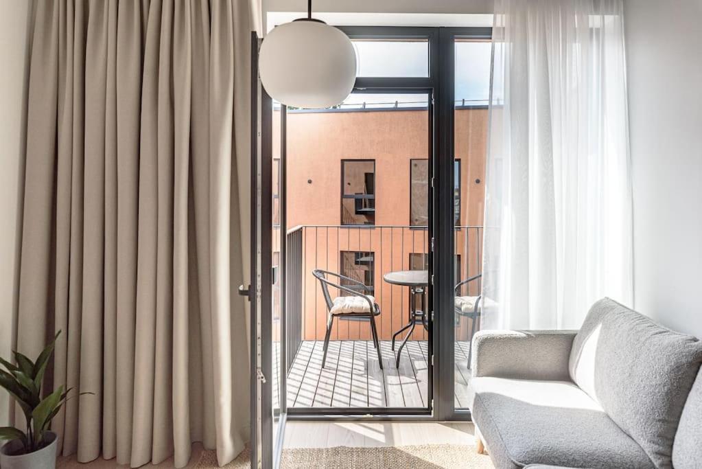 Cozy Japanese Oasis With Balcony, Gramophone, Netflix Apartment Вилнюс Екстериор снимка
