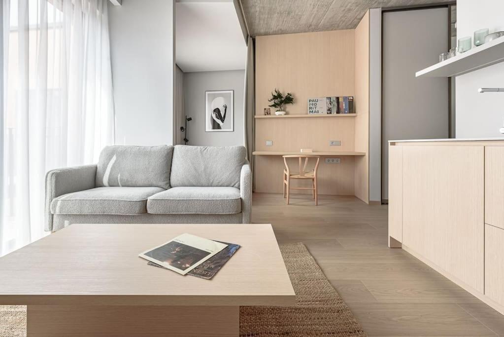 Cozy Japanese Oasis With Balcony, Gramophone, Netflix Apartment Вилнюс Екстериор снимка